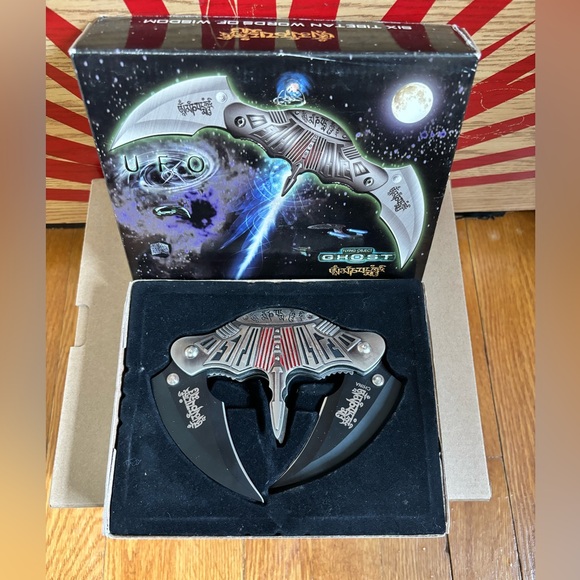 Vintage UFO Fantasy Knife with Stand - Picture 4 of 13